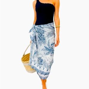 ⭐️WORN ONCE⭐️ Blue & White Tuckernuck Menagerie Toile Sarong